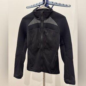 Lululemon 4 chill going strong jacket Size 6